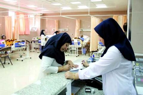 فاصله عجیب دریافتی حقوق پزشکان و پرستاران/طرح تحول سلامت؛ عامل تبدیل زیرمیزی به رومیزی!