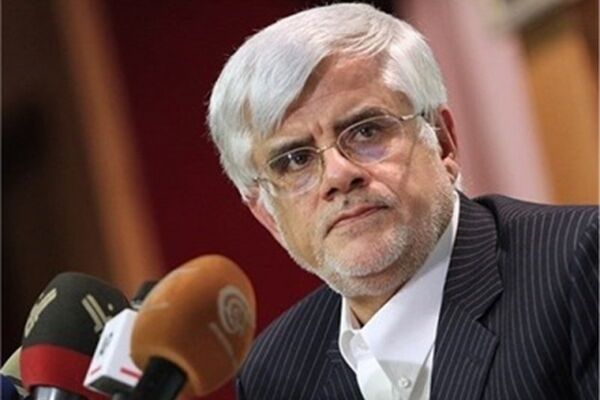 "عارف" عملکرد ارزی دولت روحانی را تکرار عملکرد دولت احمدی‌نژاد نامید