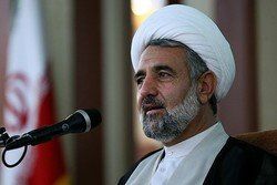 دستگاه قضایی با شبکه اخلالگران ارز و طلای کشور برخورد کند