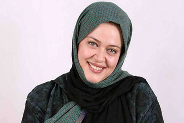 دیزی خورون «بهاره رهنما» با همکارانش