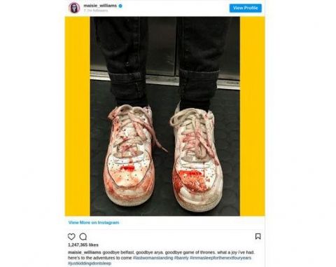 عکس بازیگر زن معروف با کفش‌های خونی