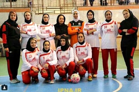 عکسی از تیم فوتسال بانوان هنرمندان