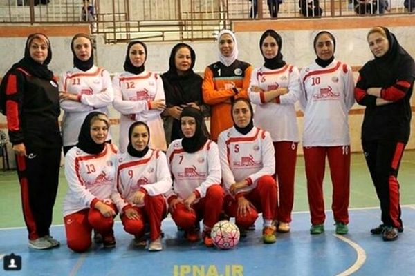 عکسی از تیم فوتسال بانوان هنرمندان