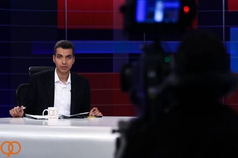 فردوسی پور تهیه کننده و مجری ویژه برنامه جام جهانی