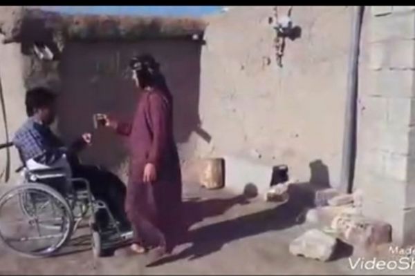 مادری که ۴۰ سال از فرزند قطع نخاعش نگهدای می‌کند