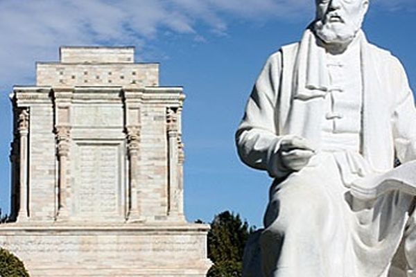 ستایش حضرت علی(ع) در بیان حکیم توس