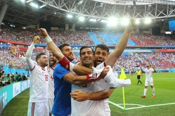 فیلم شادی خاص هنرمندان پس  از پیروزی تیم ملی
