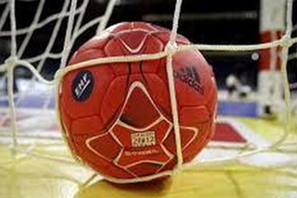 مهد هندبال کشور توپ استاندارد برای تمرین ندارد!