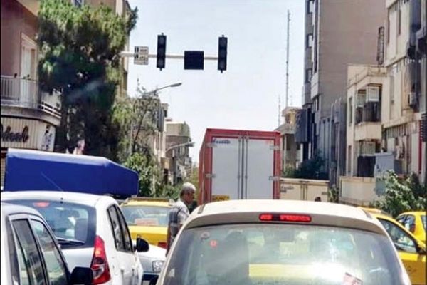 پاسخ های ضد و نقیض مسئولان درخصوص وضعیت قطع برق چراغ های راهنمایی