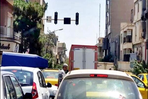 پاسخ های ضد و نقیض مسئولان درخصوص وضعیت قطع برق چراغ های راهنمایی