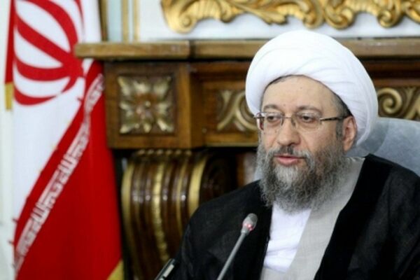 کسانی که می گویند برخورد با مفسدان اقتصادی نباید خشن باشد، اشتباه می کنند