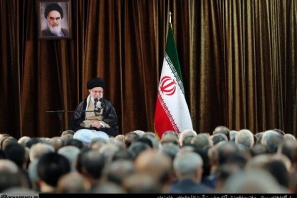 تصور حل مشکلات از راه مذاکره یا رابطه با آمریکا خطایی واضح است