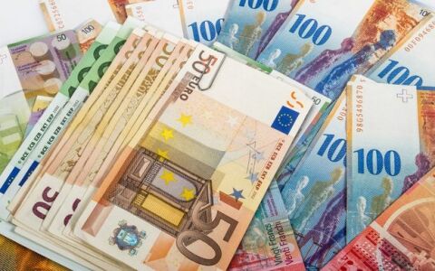 پایان عرضه ارز دولتی به مسافران