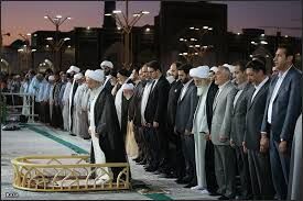 قطع نماز آیت الله مکارم شیرازی در حرم رضوی