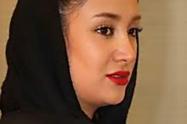 ژست عجیب و غریب بهاره افشاری و سردار آزمون