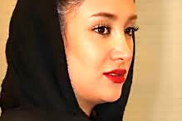 ژست عجیب و غریب بهاره افشاری و سردار آزمون