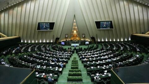 دعوا و فحاشی در جلسه استیضاح وزیر اقتصاد!