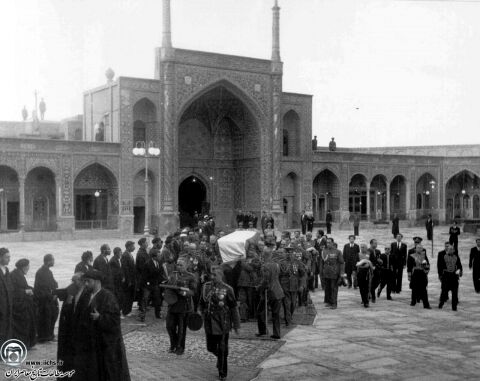 تشییع جنازه خلوت رضاشاه در قم