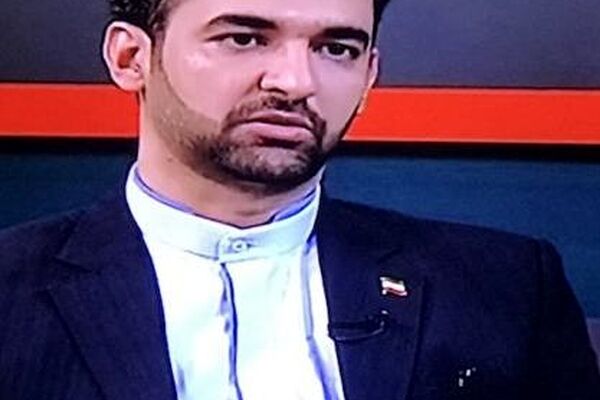 وزیر ارتباطات با حضور در تلویزیون آب پاکی را روی دست خریداران موبایل ریخت
