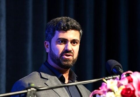 برخی به‌جای عکس گرفتن با هنرمندان به دنبال توسعه زیرساخت‌های تئاتر مشهد باشند