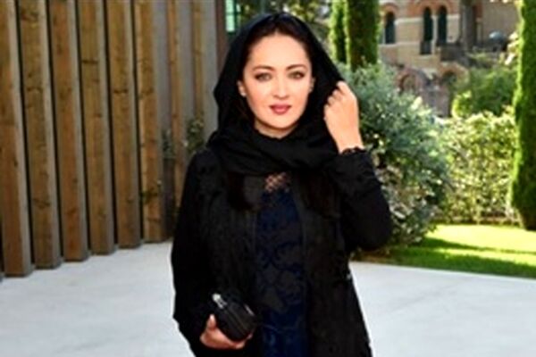 سلفی نیکی کریمی با بازیگران زن پشت صحنه یک سریال تازه/ عکس