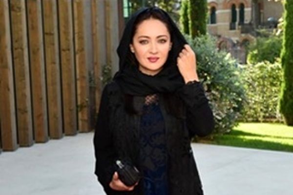 سلفی نیکی کریمی با بازیگران زن پشت صحنه یک سریال تازه/ عکس