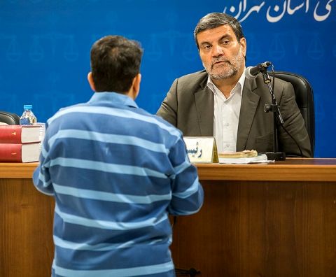 کلافگی متهم فساد اقتصادی در جلسه دادگاه
