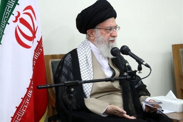 امام خامنه‌ای:دعوا و ایجاد تشکیلات موازی با دولت اصلاح کار نیست