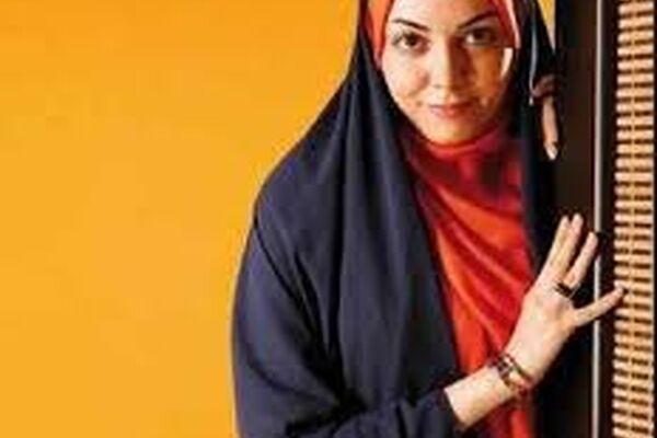 «آزاده نامداری» همراه بازیگران زن در پشت صحنه کنسرت