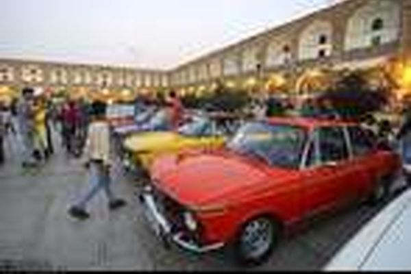 همایش خودروهای کلاسیک در میدان نقش جهان