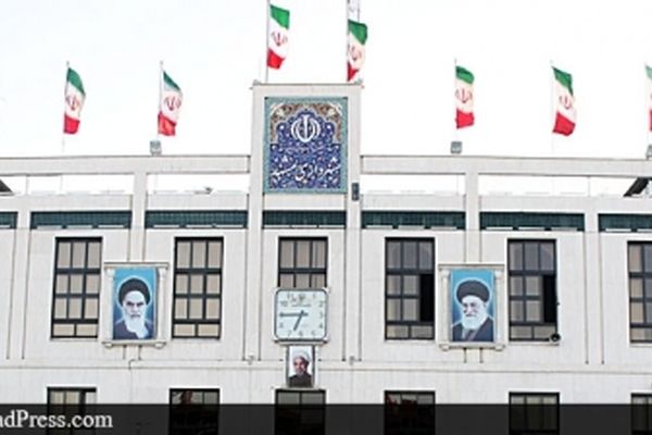 چرا شهرداران مشمول قانون ممنوعیت به کارگیری بازنشستگان نمی شوند؟