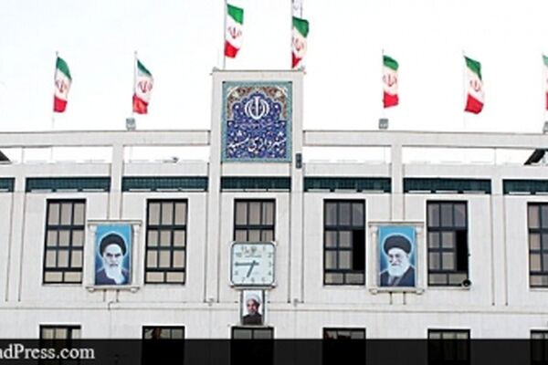 چرا شهرداران مشمول قانون ممنوعیت به کارگیری بازنشستگان نمی شوند؟