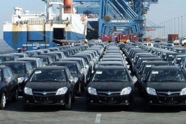 چراغ سبز دولت به ترخیص خودروهای متوقف در گمرک