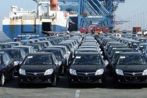 چراغ سبز دولت به ترخیص خودروهای متوقف در گمرک
