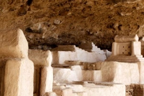 گورستان شگفت‌انگیز هفتاد ملا ؛ نمونه‌ای کوچک از مقبره کوروش