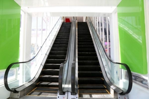 پله برقی پل های عابر پیاده به سیستم اینورتر متصل شد