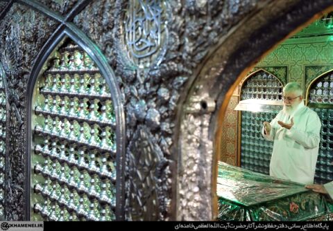 غبارروبی مضجع مطهر حضرت امام رضا (علیه‌السلام)