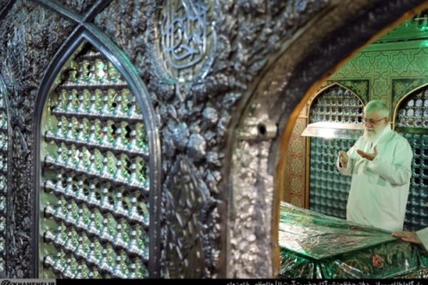 غبارروبی مضجع مطهر حضرت امام رضا (علیه‌السلام)