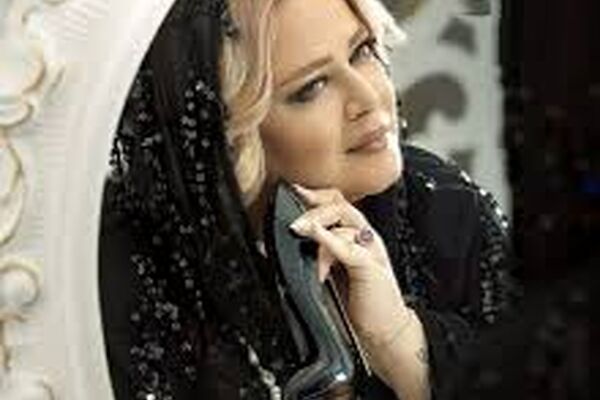 نگاه عاشقانه «بهاره رهنما» و همسرش