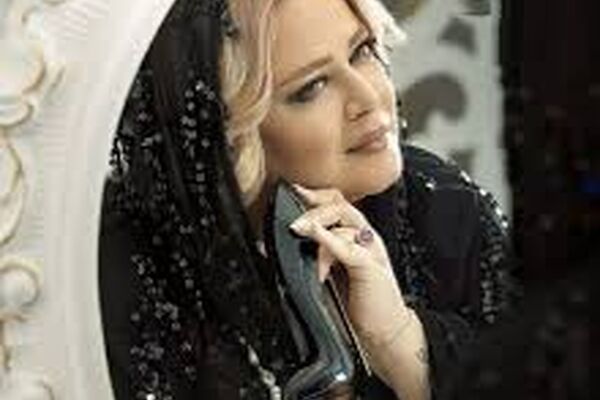 نگاه عاشقانه «بهاره رهنما» و همسرش