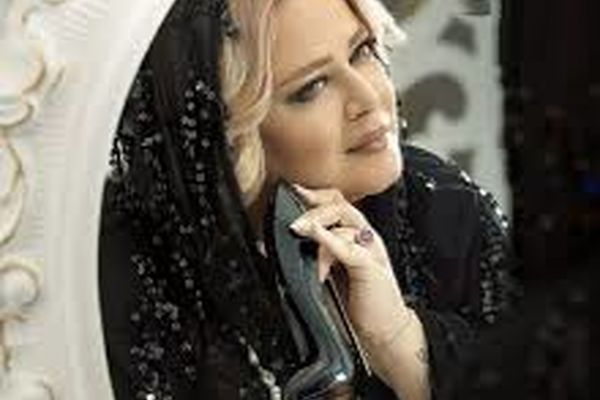 نگاه عاشقانه «بهاره رهنما» و همسرش