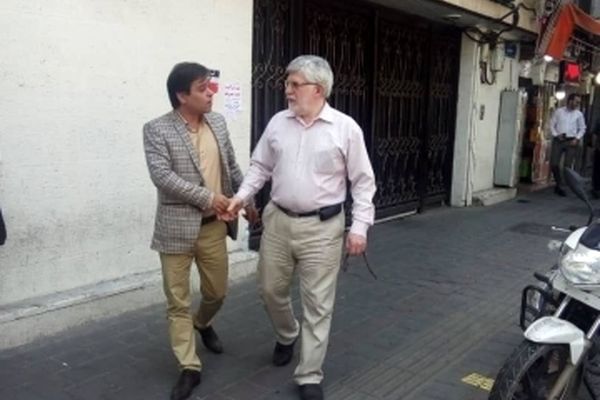 وکیل جوانفکر: حسین فریدون با پرونده 60 میلیارد تومانی 2 ساعت هم بازداشت نشد