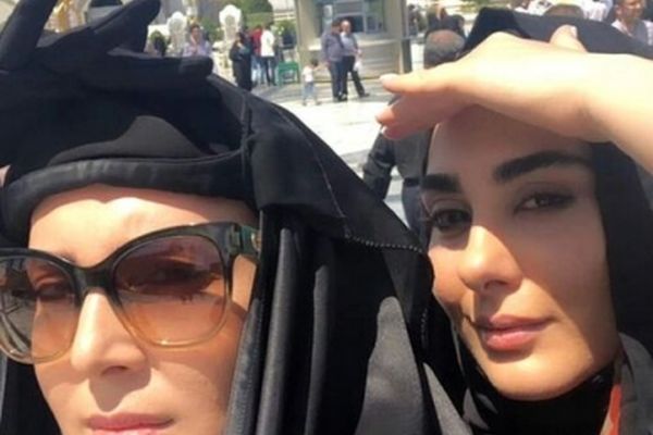 «لیلا بلوکات» و خواهرش در حرم امام رضا (ع)