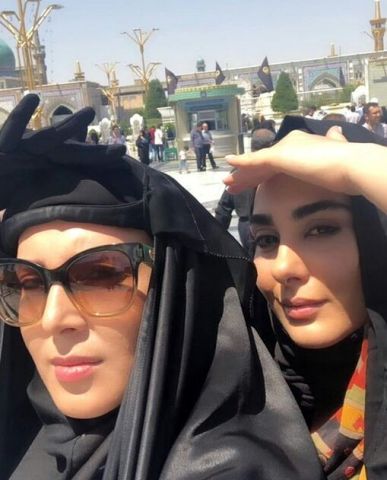 «لیلا بلوکات» و خواهرش در حرم امام رضا (ع)
