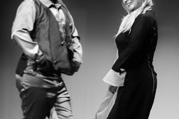 جنجال عکس های زننده و شرم آور تئاتر شهره لرستانی