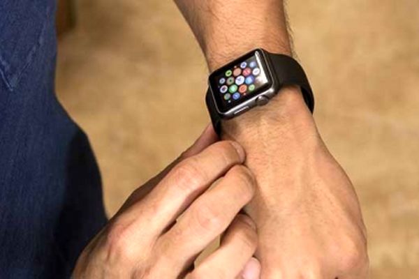 توقف فروش اپل واچ سری یک از سوی اپل