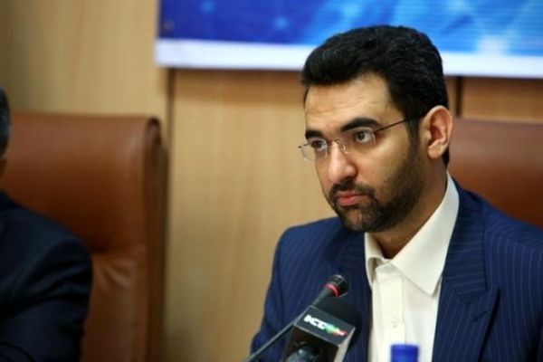 جهرمی: ۶۰۰ هزار گوشی از گمرک ترخیص می‌شود