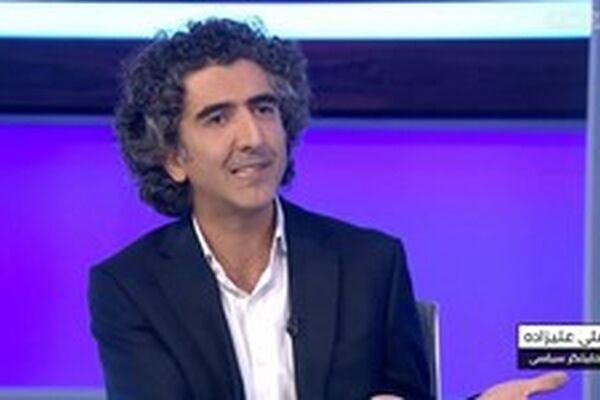 پاسخ دندان شکن تحلیلگر سیاسی به یک شبکه سلطنت طلب