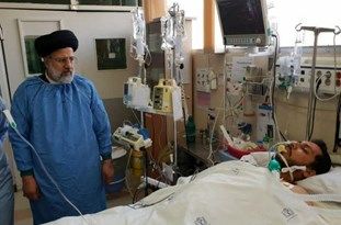 عیادت تولیت آستان قدس از طلبه جوان مشهدی