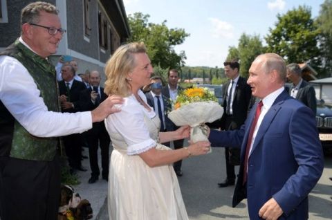 سماور نفتی هدیه پوتین به تازه عروس اتریشی